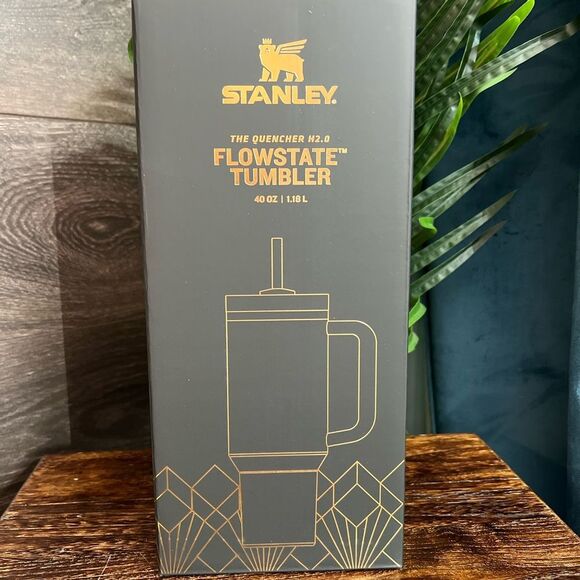 Stanley The Quencher H2.0 Flowstate Tumbler 40 oz in Cream Gloss Deco. NIB! - Picture 9 of 11